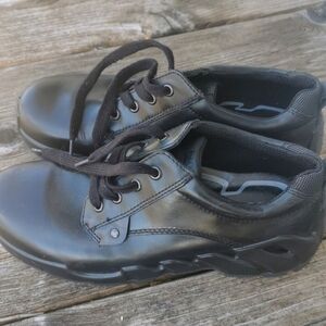 Ecco Gore-Tex leather sneakers. Men's size 7. Never worn. EUC